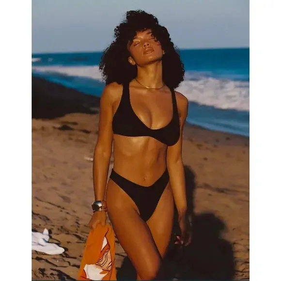 Skatie• ‘Sami’ SUPERSTRETCH Bikini Top in Black - Picture 9 of 16